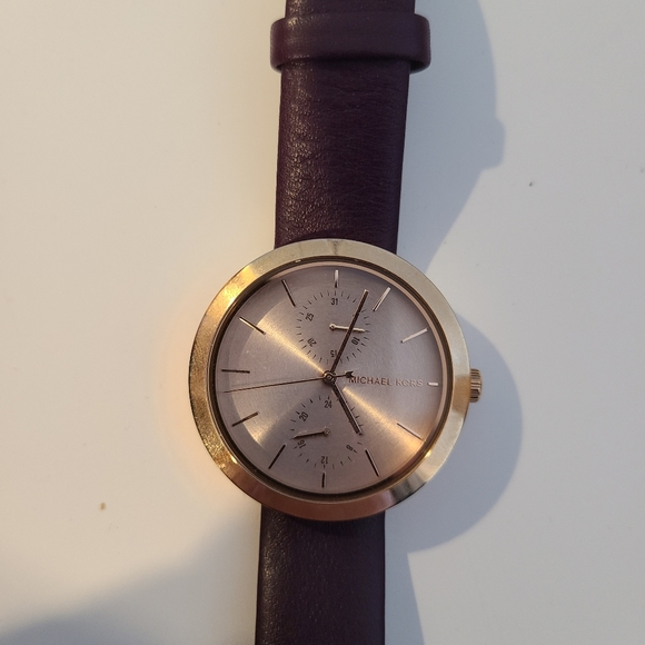 Michael Kors Rose Gold Watexh with Purple Leather band - Picture 2 of 5